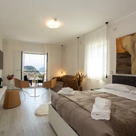 Domus 3* بيلاجيو